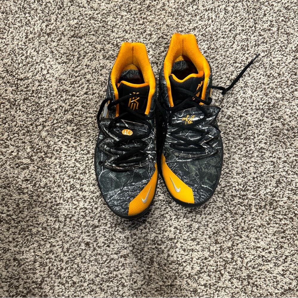 Taco kyrie 5 size 7.5